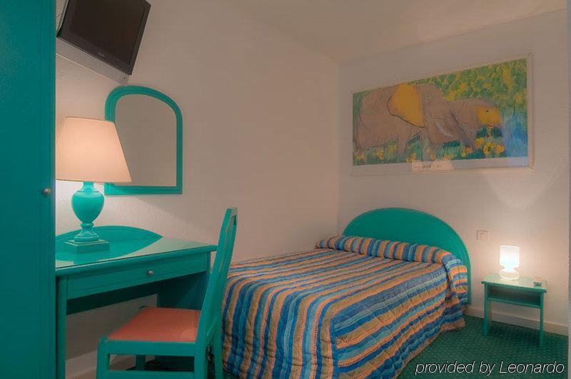 Hotel Croix De Malte Parigi Camera foto